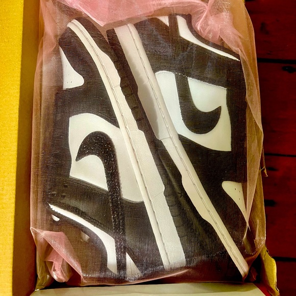 NEW NEVER WORN Panda Dunks made custom with Swarovski crystals in Nike swoosh. - Picture 3 of 7